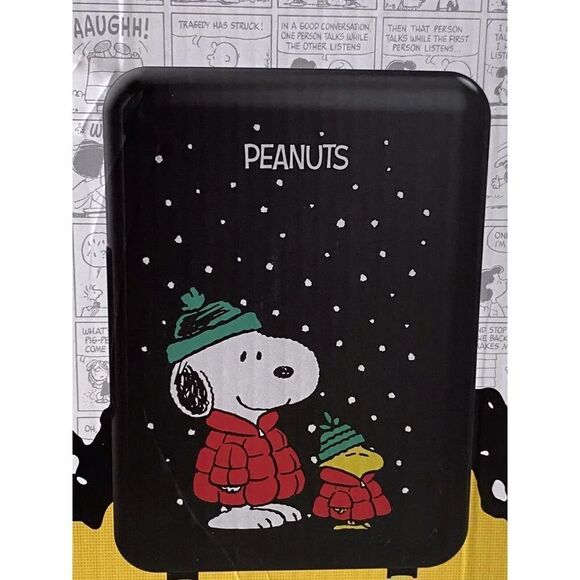 Peanuts Snoopy Puffer Jacket Puffy Coat Collectible 4L Mini Fridge Holds 6 Cans - Picture 9 of 11